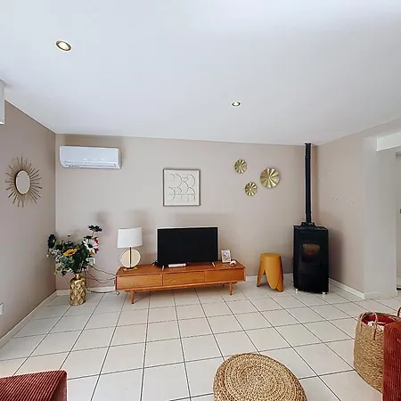 Carolina & Air Conditioning - 17 Minutes From Futuroscope Villa